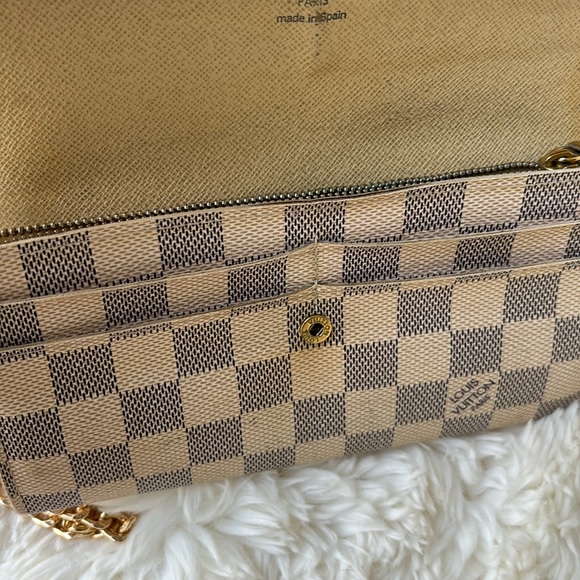 🤍🩶 Louis Vuitton Damier Azur Sarah Wallet - Picture 5 of 16